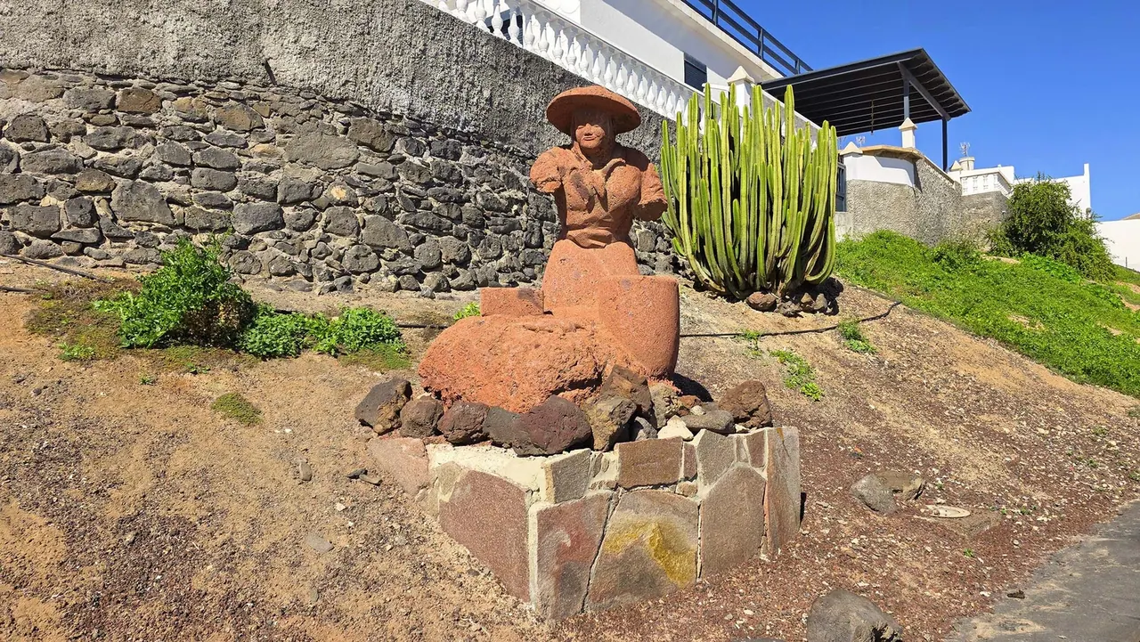 Femme aux pots — Puerto del Rosario