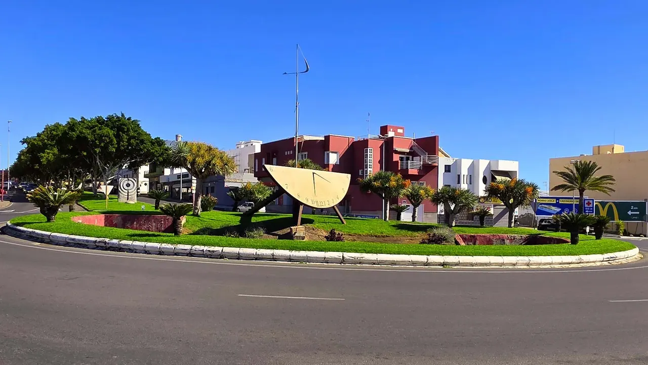 Rond-point du Bicentenaire et cadran solaire — Puerto del Rosario