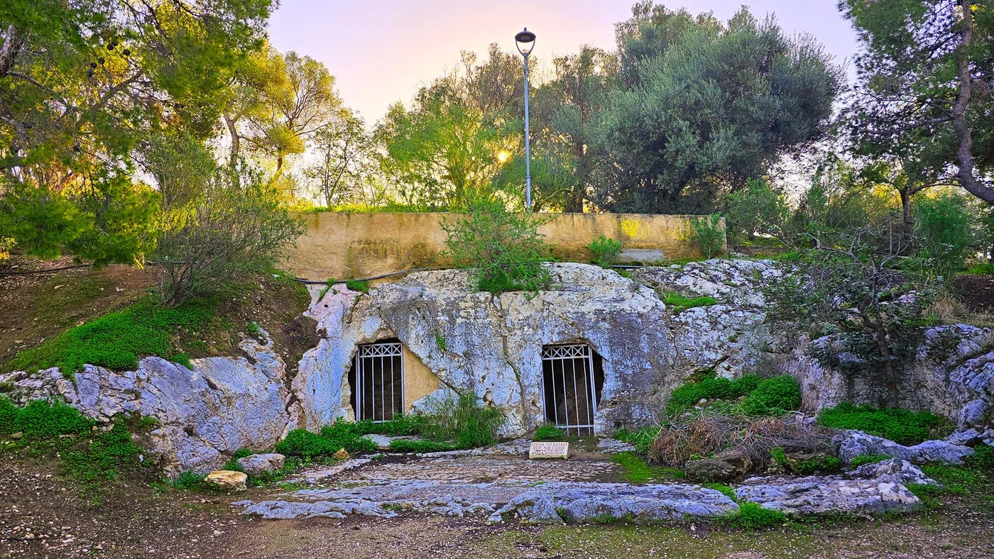 Grotte des sourds — Athènes