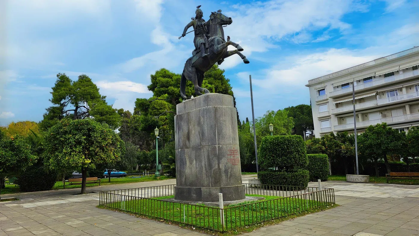 Statue de Georges Karaiskaki — Athènes