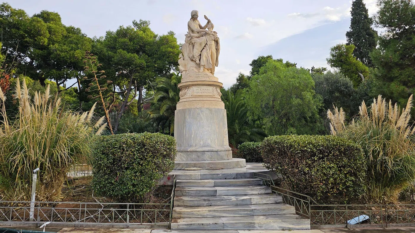 Statue de Lord Byron — Athènes