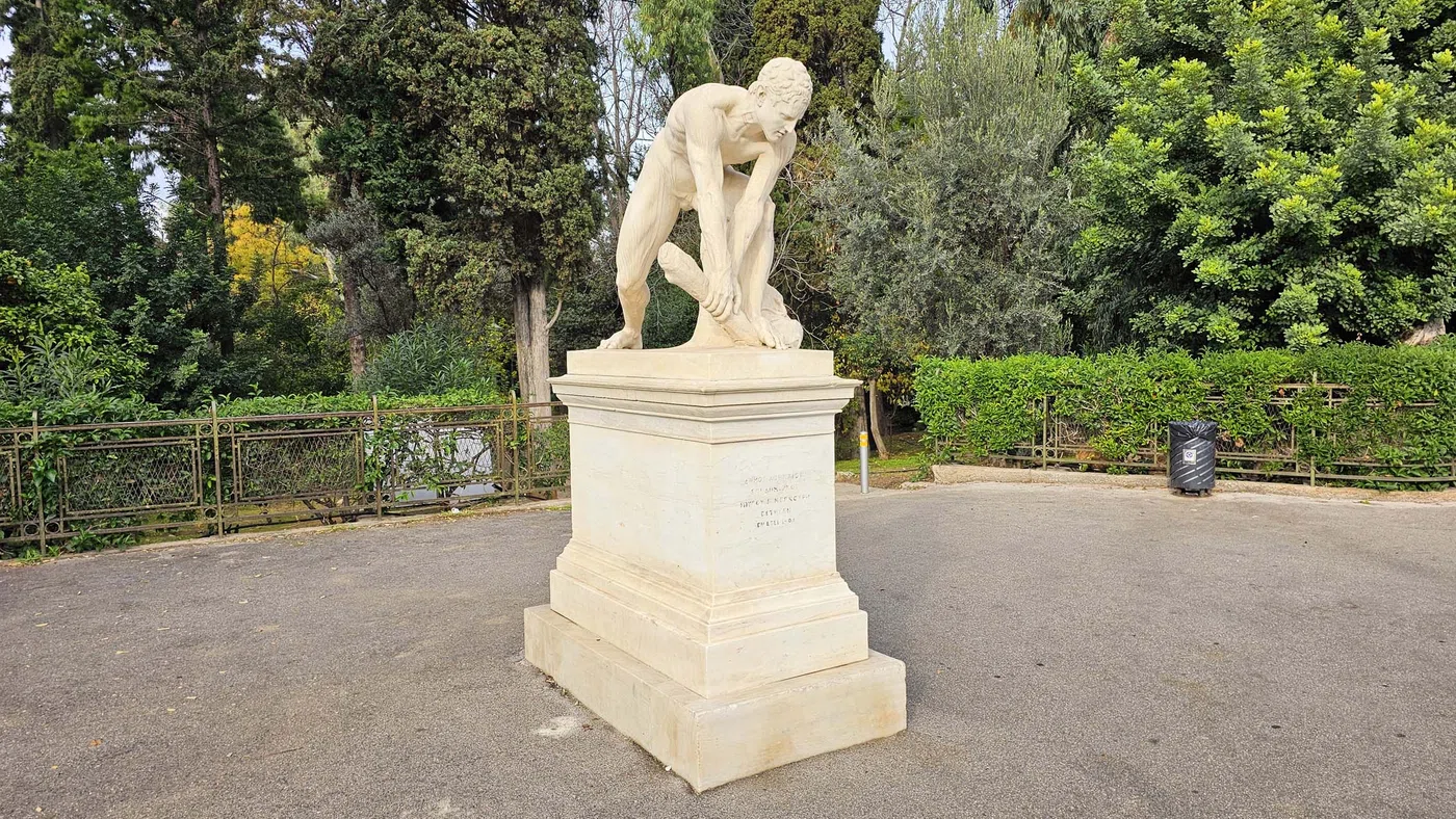 Statue Du Brise-Bois De Dimitris Fillipotis — Athènes