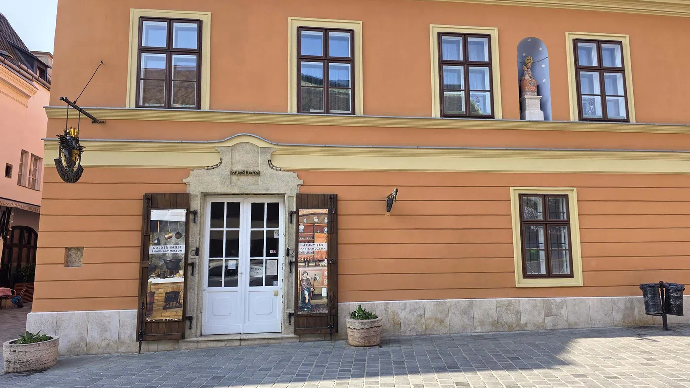 Arany Sas Patikamúzeum — Budapest