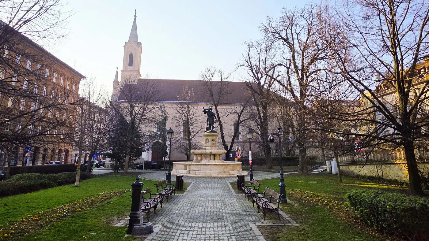 Budapesti Kapucinus Templom - Árpád-házi Szent Erzsébet plébánia — Budapest