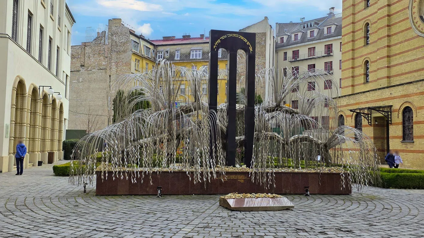 Emanuel Tree — Budapest