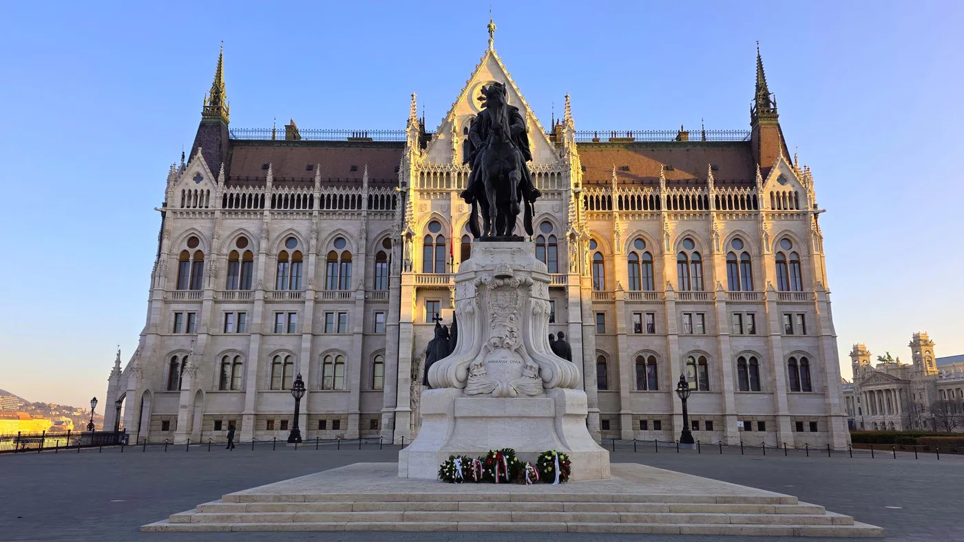 Gyula Andrássy szobra - Kossuth Lajos tér — Budapest