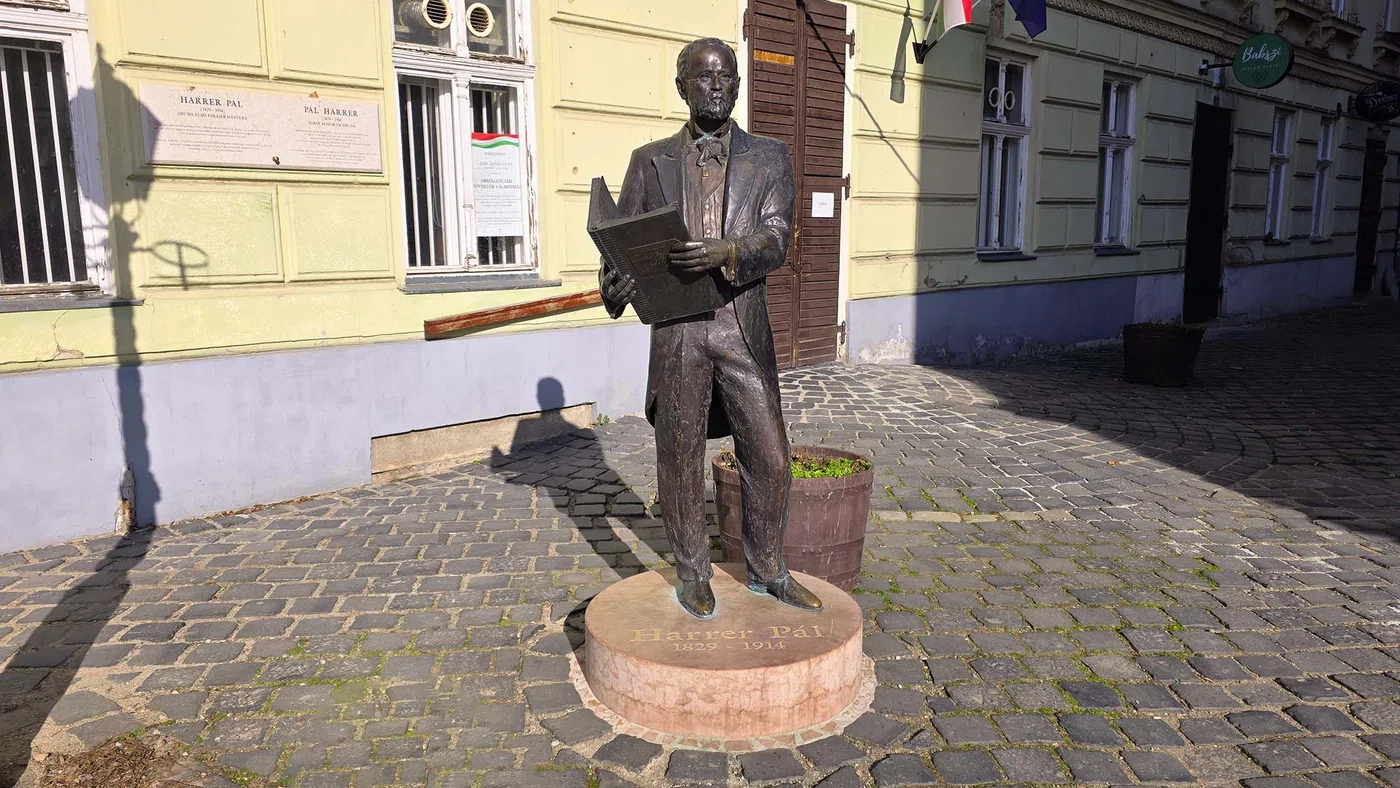 Harrer Pál szobor — Budapest