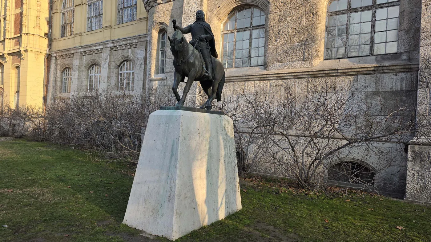 Statue équestre de John Hunyadi — Budapest