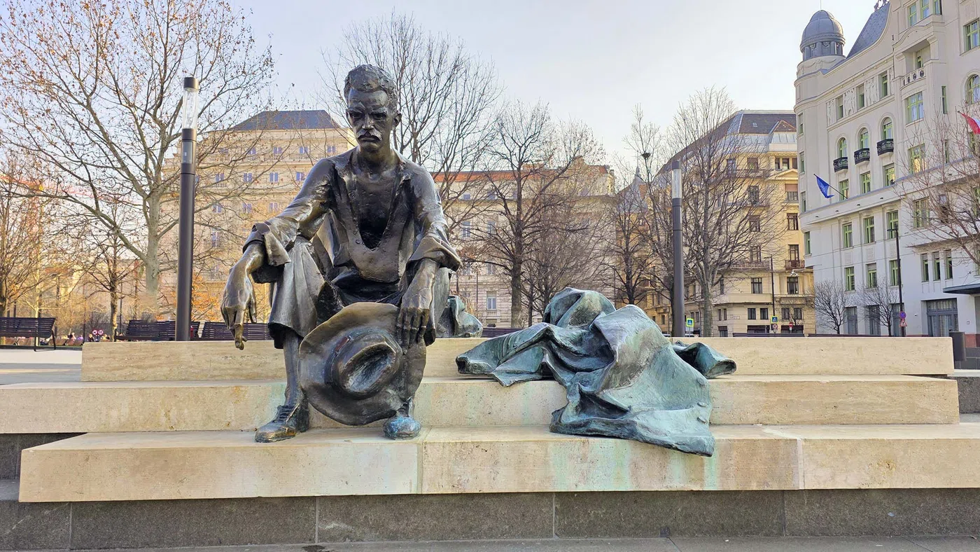 Statue de Attila József — Budapest
