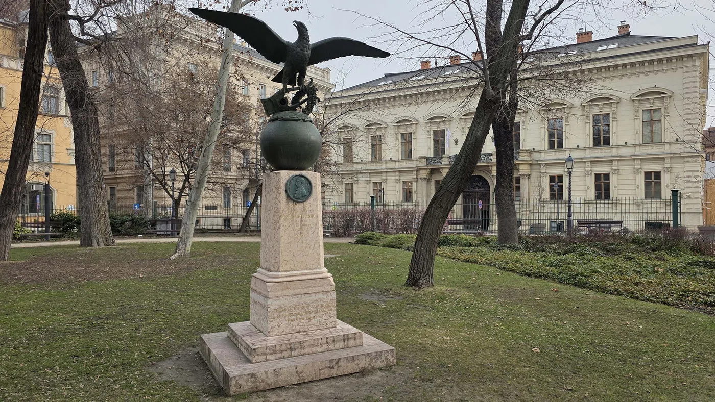Monument de Kisfaludy Sándor — Budapest