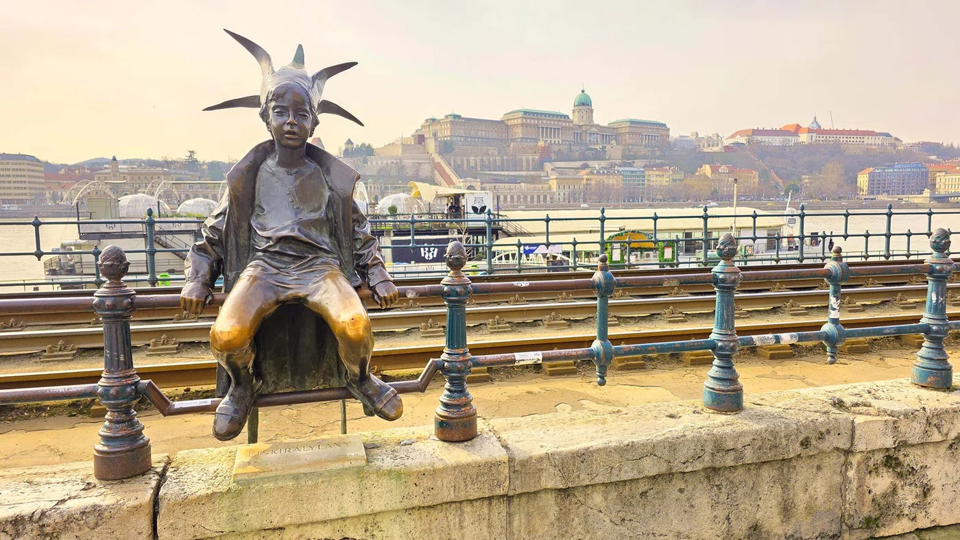 Kiskirálylány-szobor — Budapest