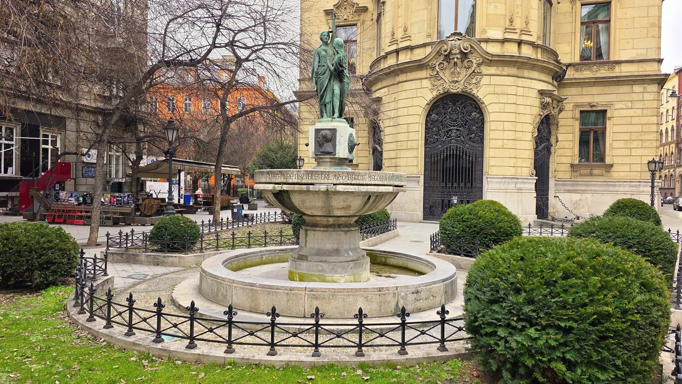 Magyar Igazság Kútja — Budapest