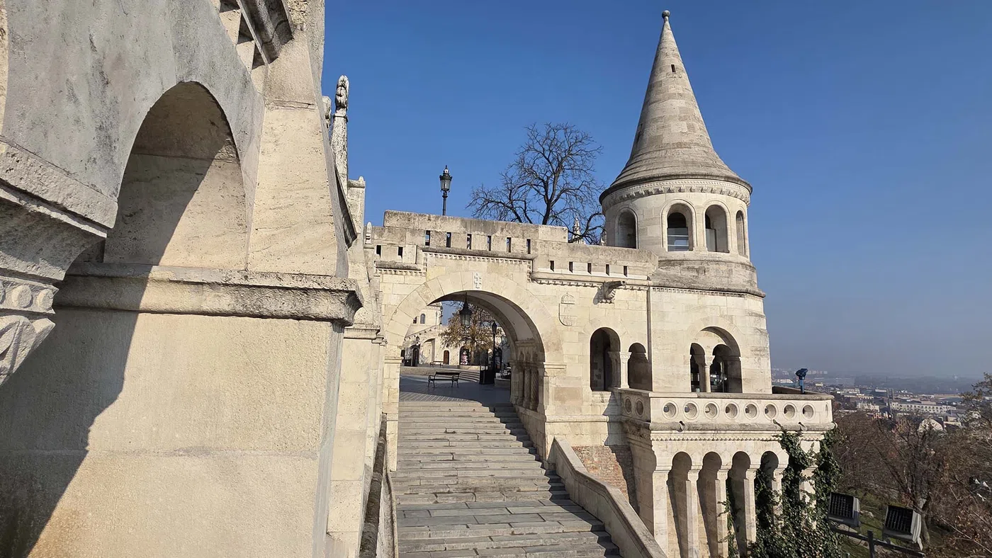 Tour Megyer — Budapest