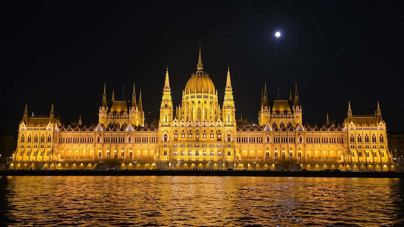Point de vue sur le Parlement — Budapest