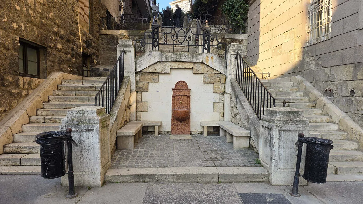 Ponty utca vizeskút — Budapest