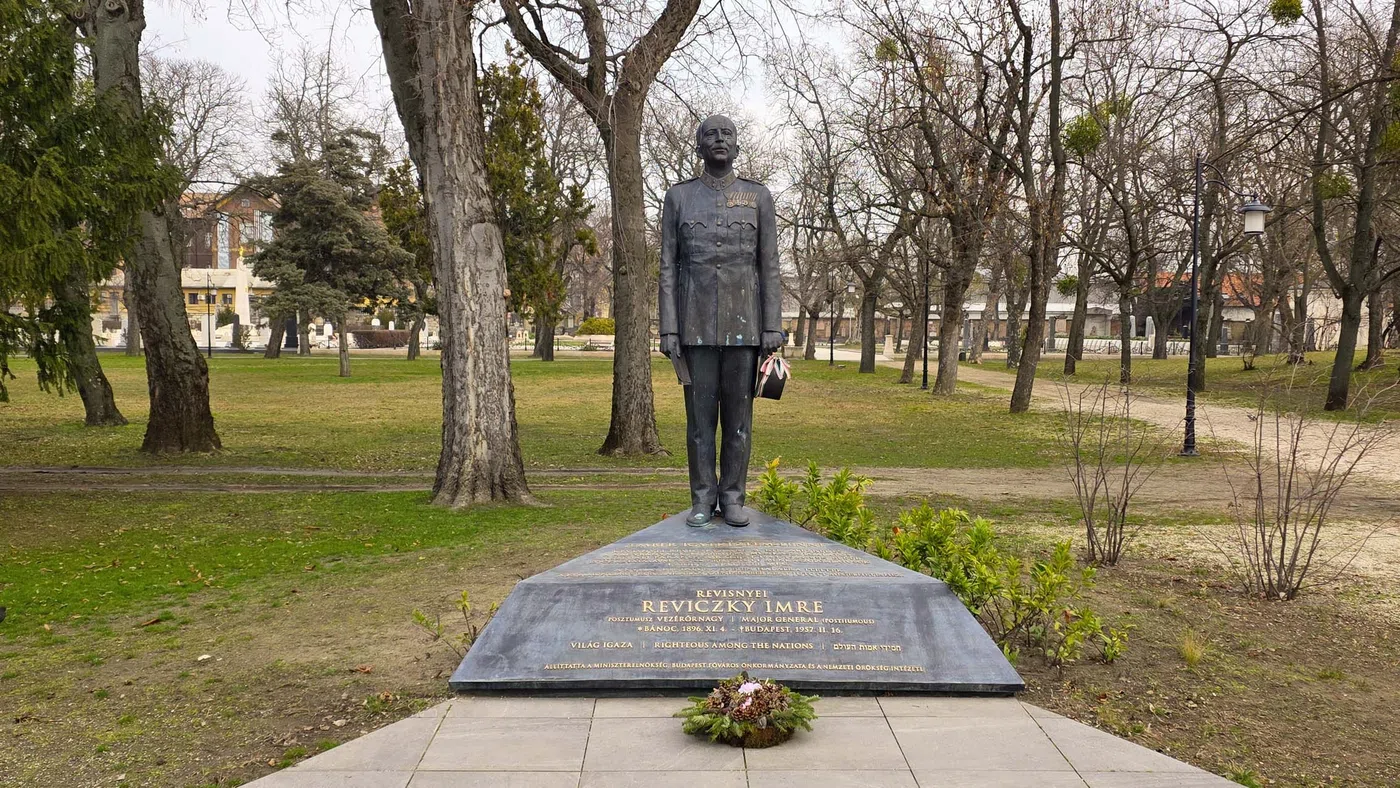 Revisnyei Reviczky Imre emlekműest — Budapest