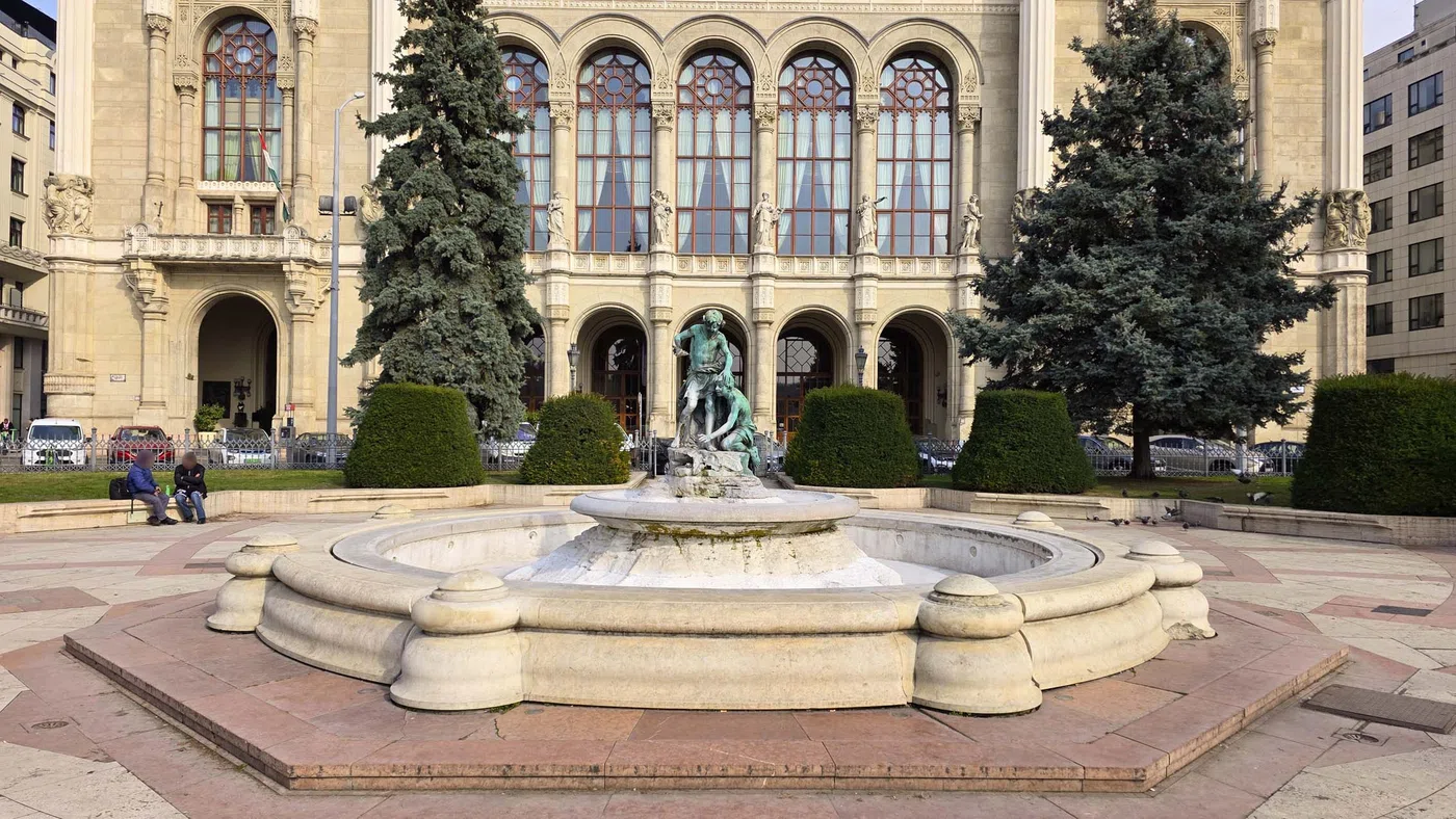 Vízcsorgató gyermekek kútja — Budapest