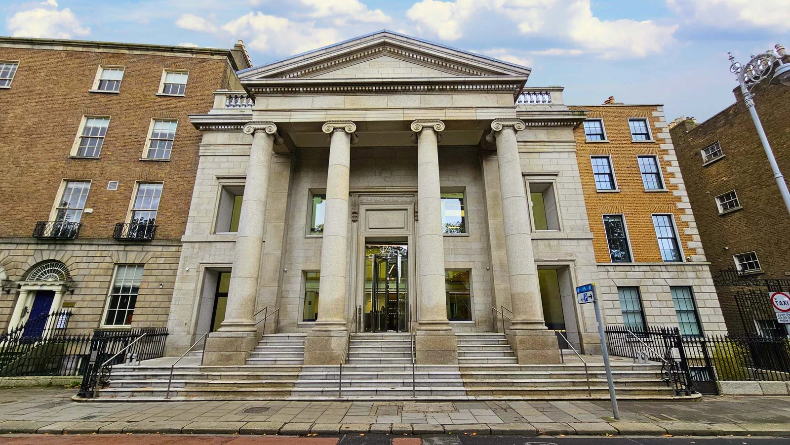 94 St Stephen’s Green — portique historique — Dublin