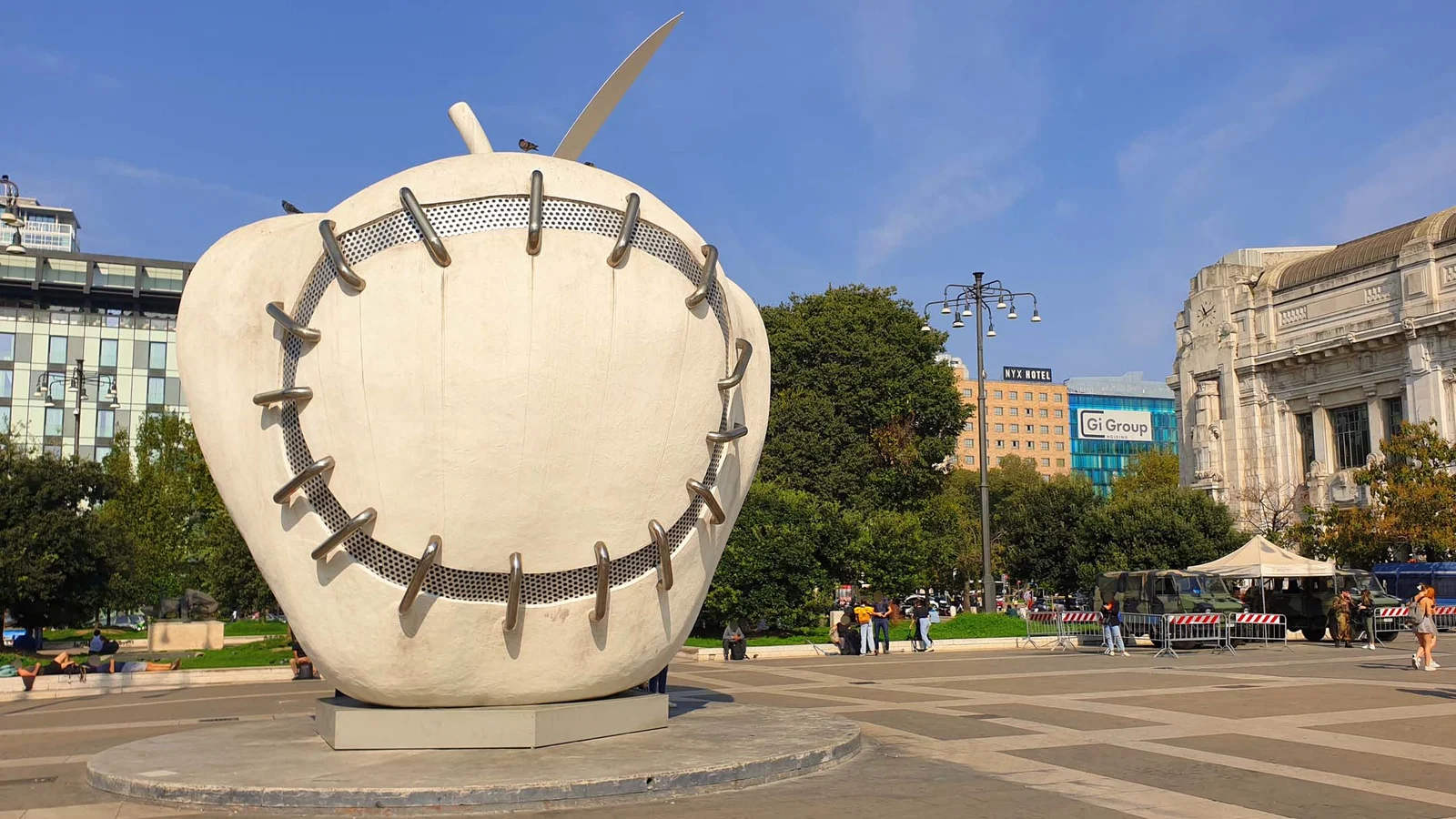 Monument de la Pomme — Milan