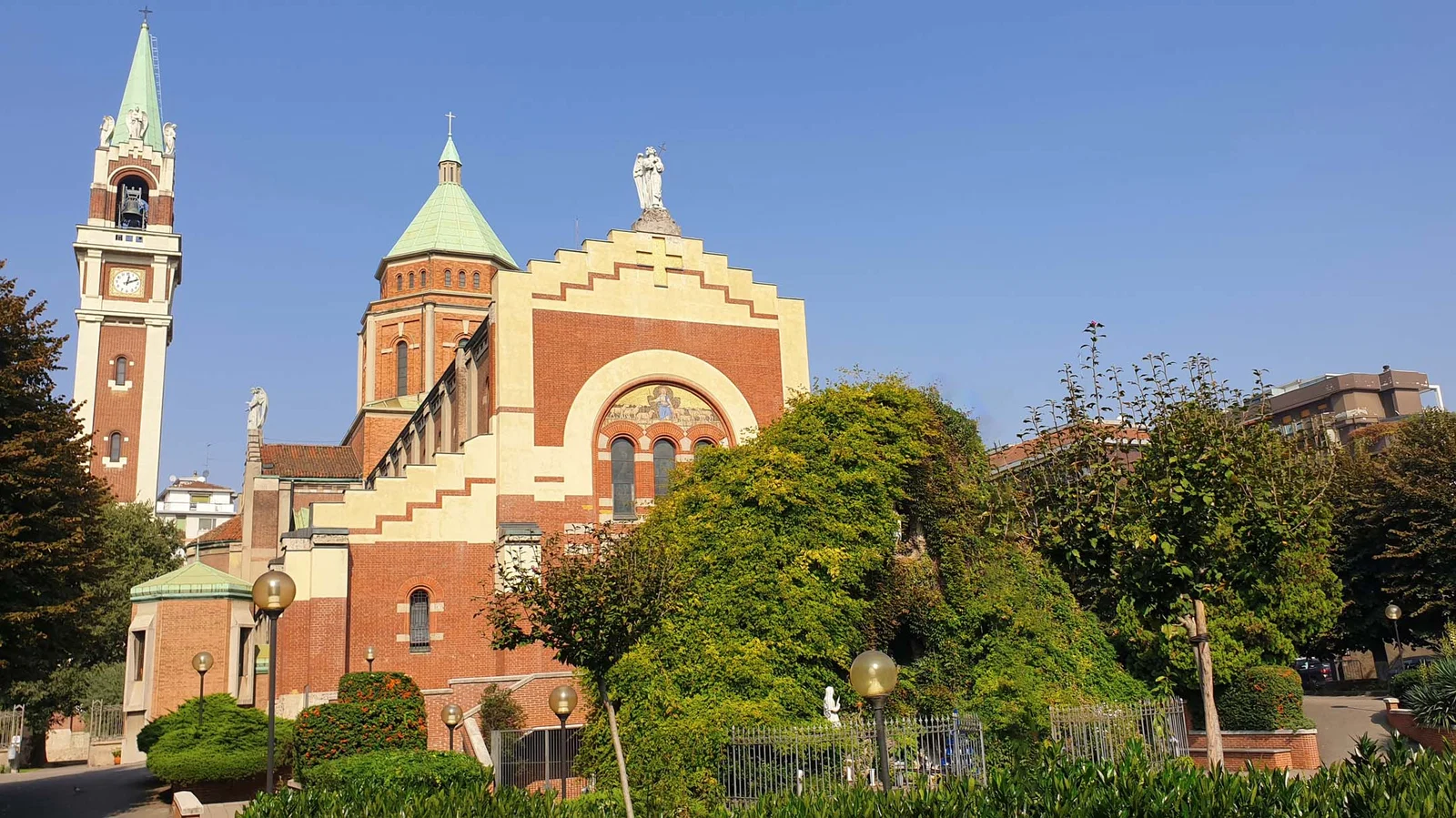 Église Santa Maria di Lourdes — Milan
