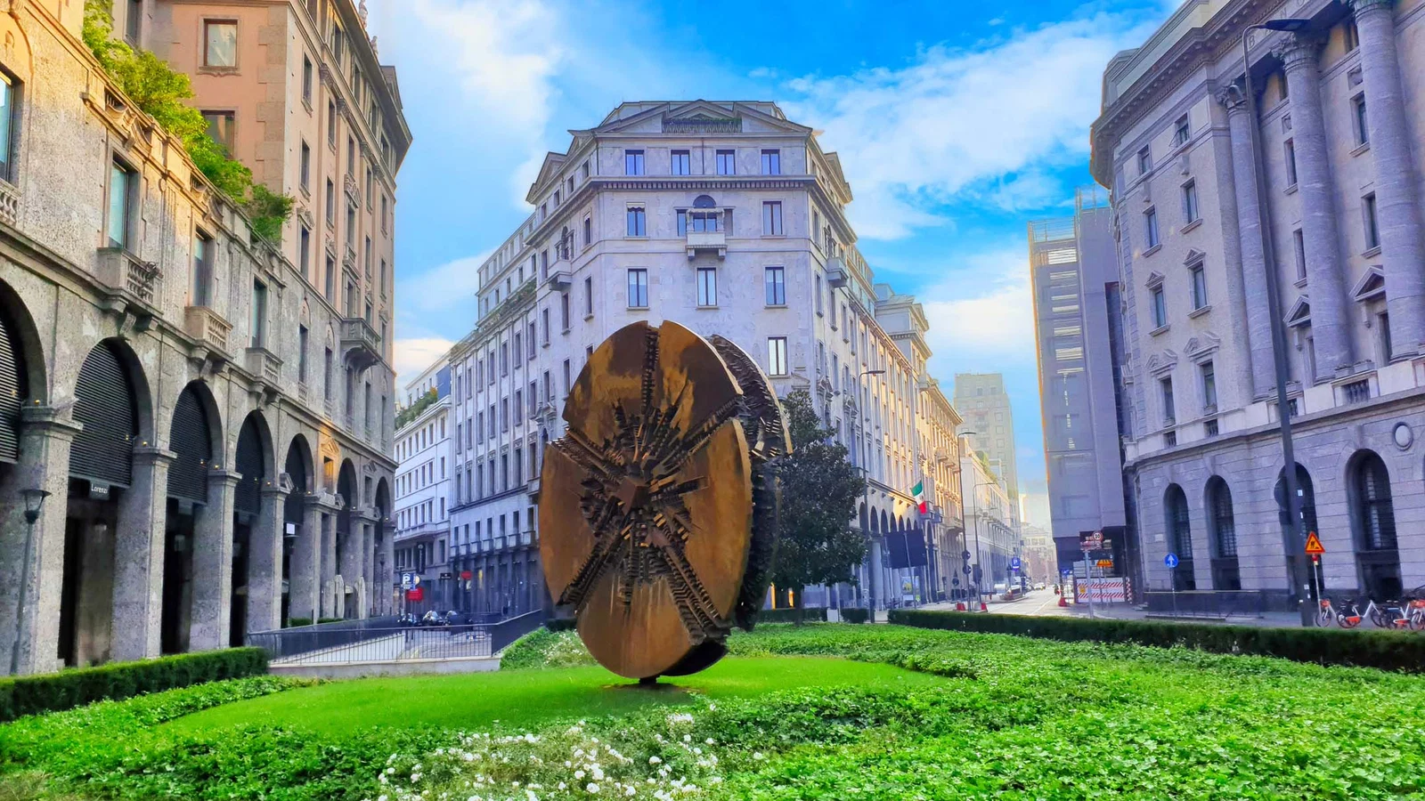 Grande Disco d’Arnaldo Pomodoro — Milan