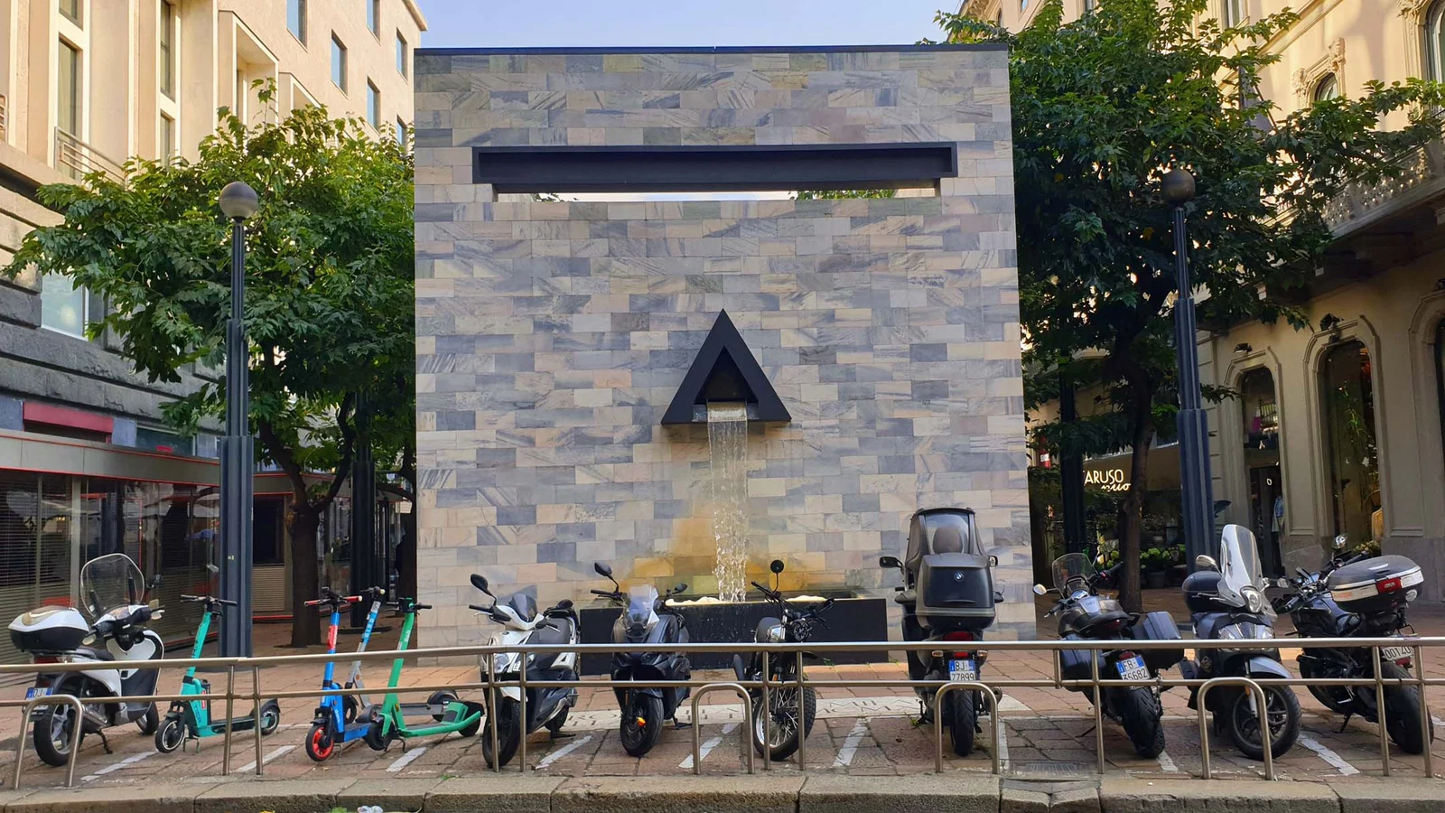 Monument à Sandro Pertini — Milan