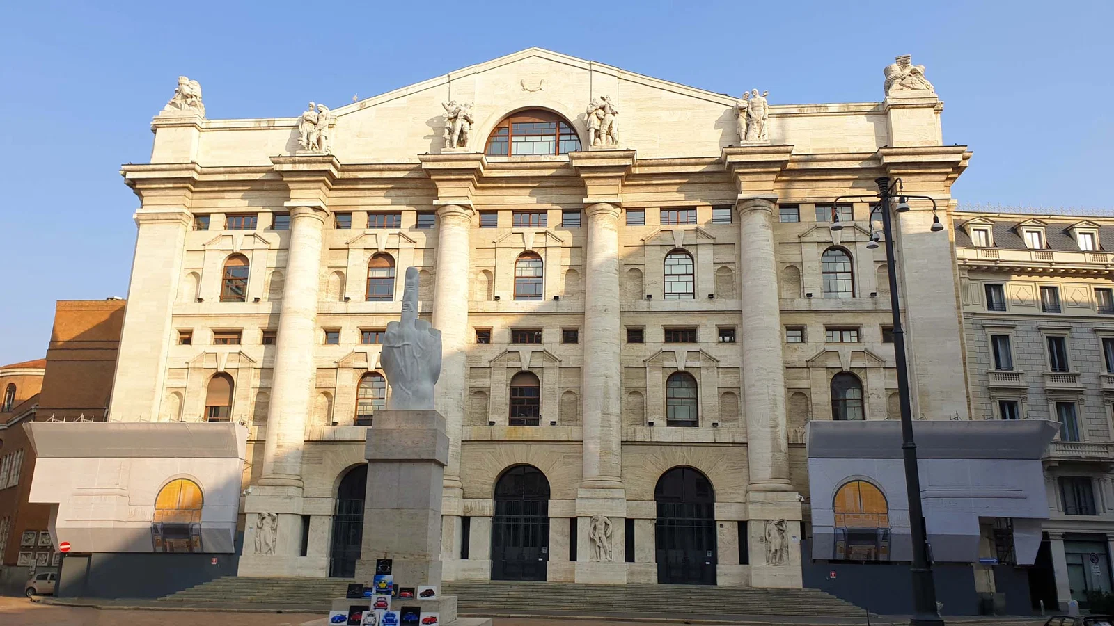 Palazzo Mezzanotte — Milan