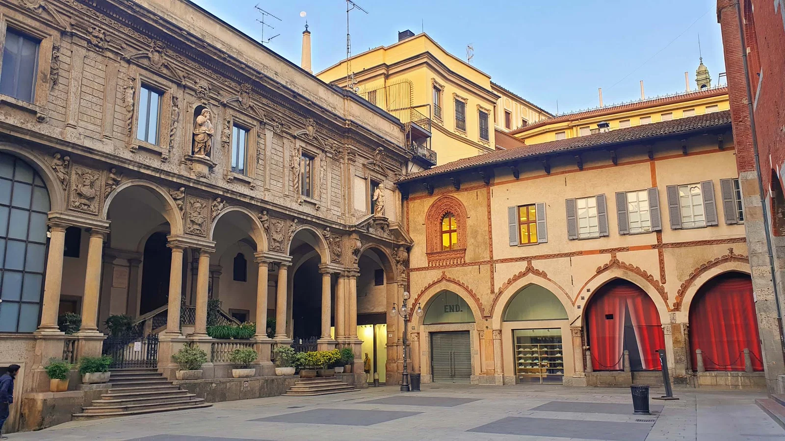Place des Marchands — Milan