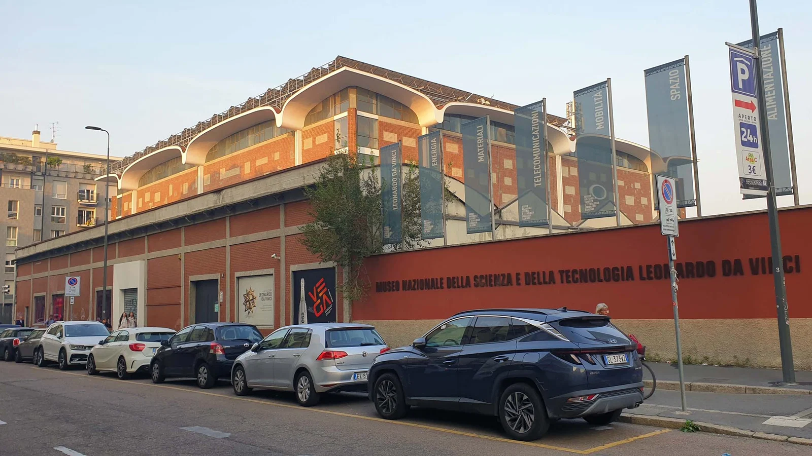 Pavillon des transports aériens et maritimes — Milan