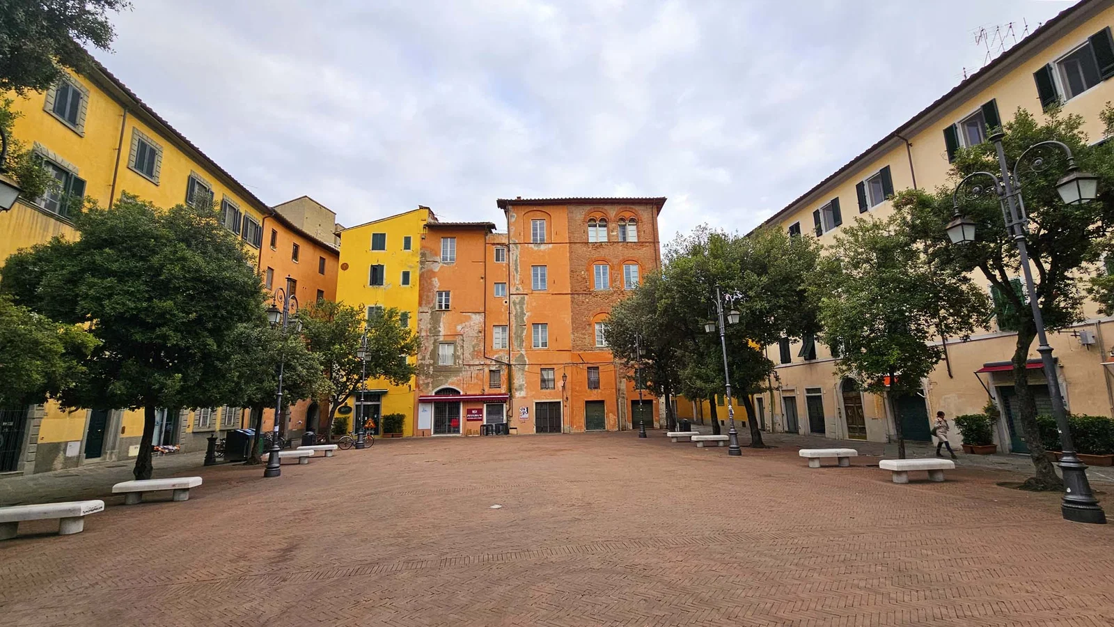Piazza Chiara Gambacorti — Pise