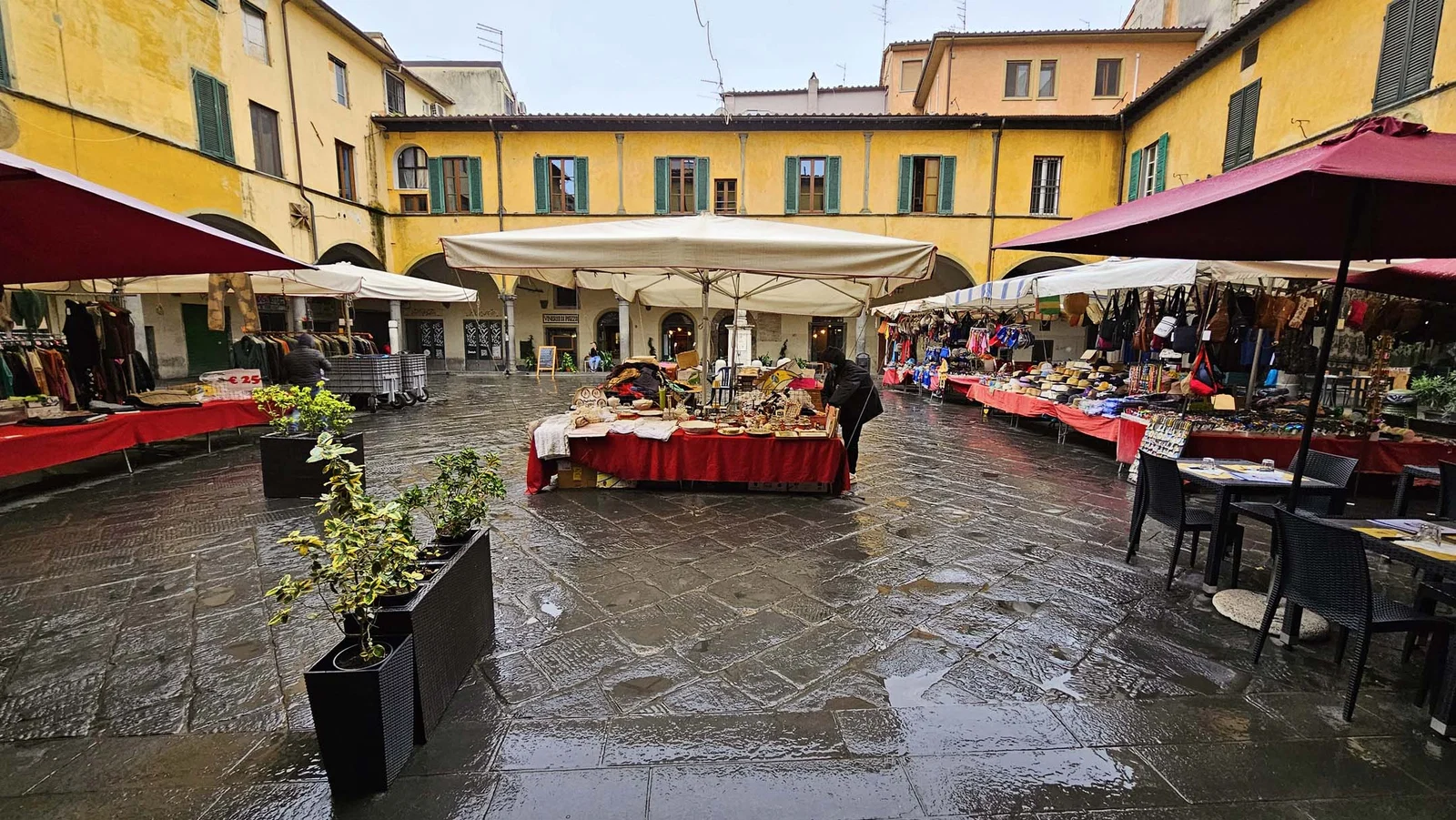 Piazza delle Vettovaglie — Pise