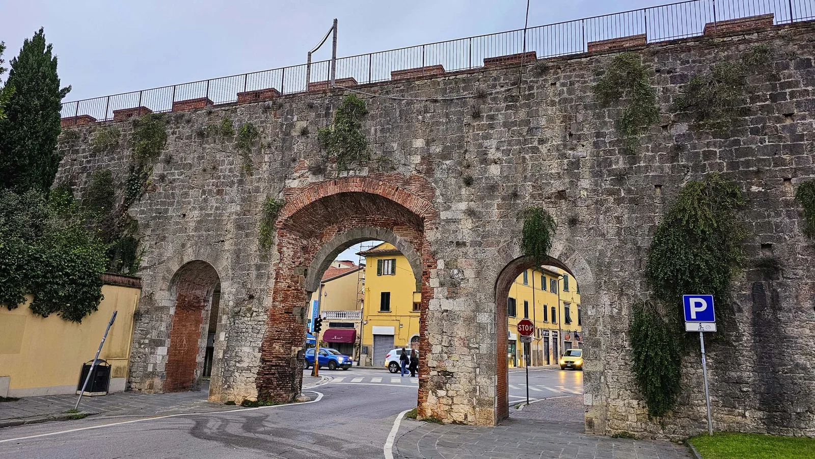 Porta a Lucca — Pise