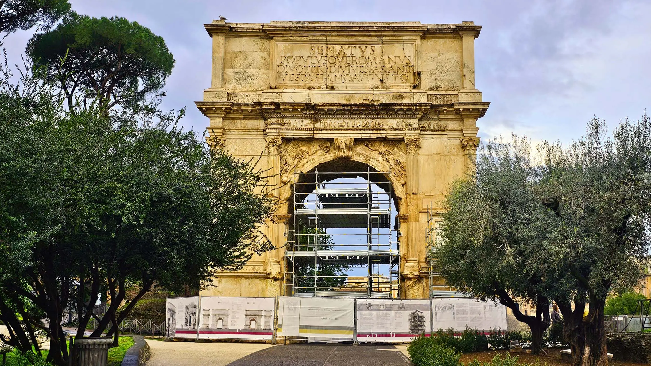 Arco di Tito à Rome en Italie
