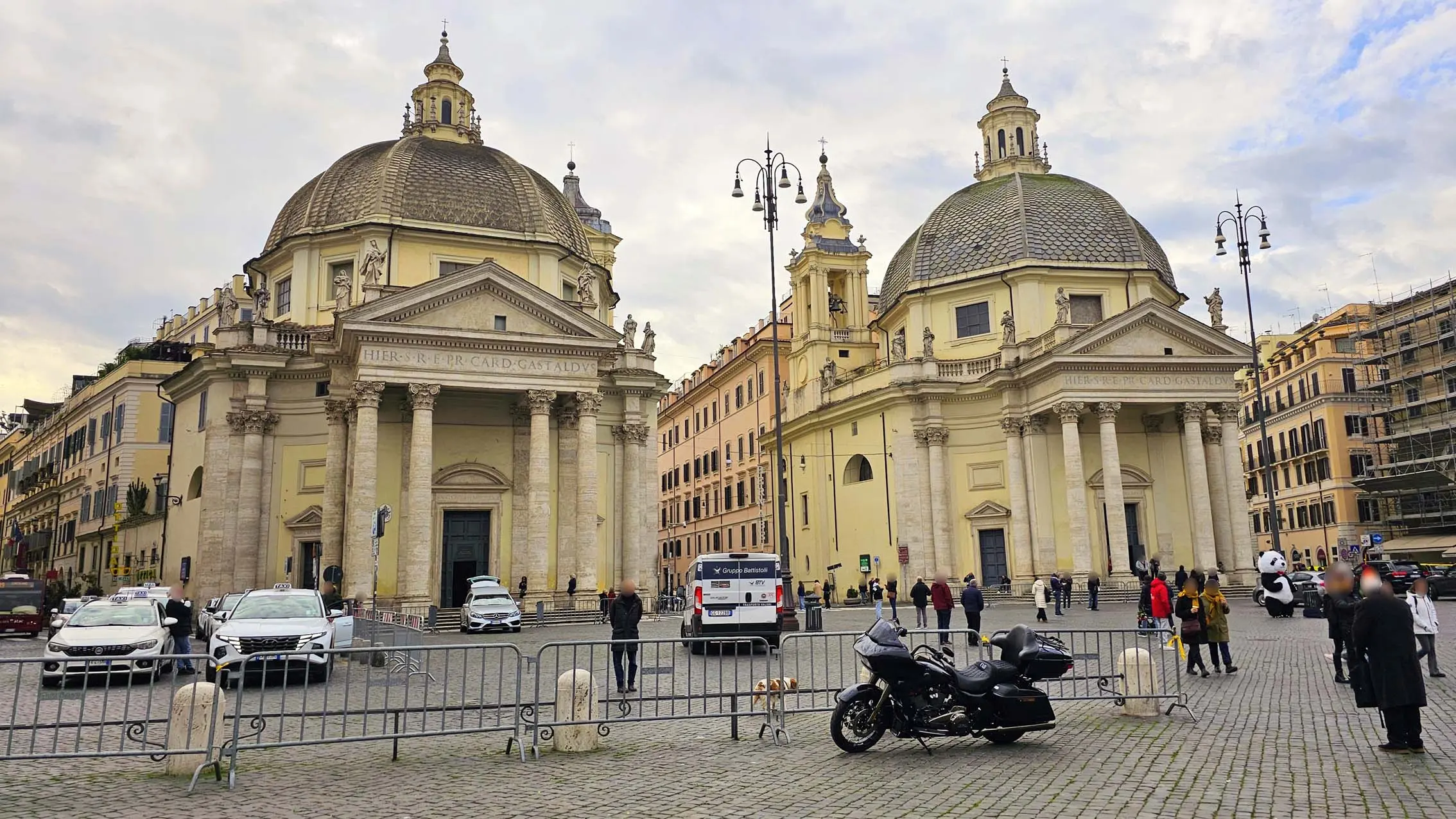 Basilica di Santa Maria in Montesanto à Rome en Italie