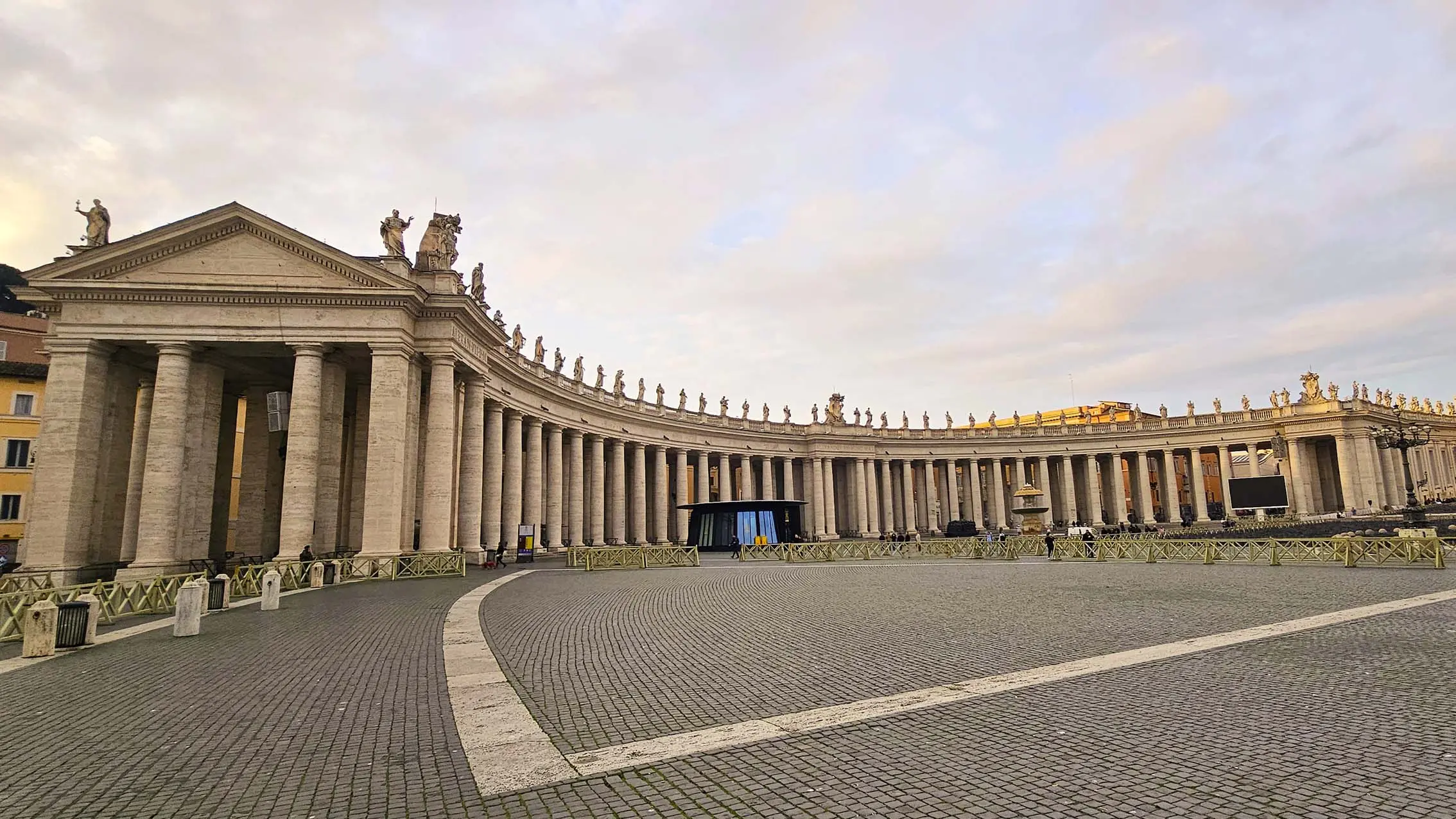 Colonnato da San Pietro di Piazza à Rome en Italie