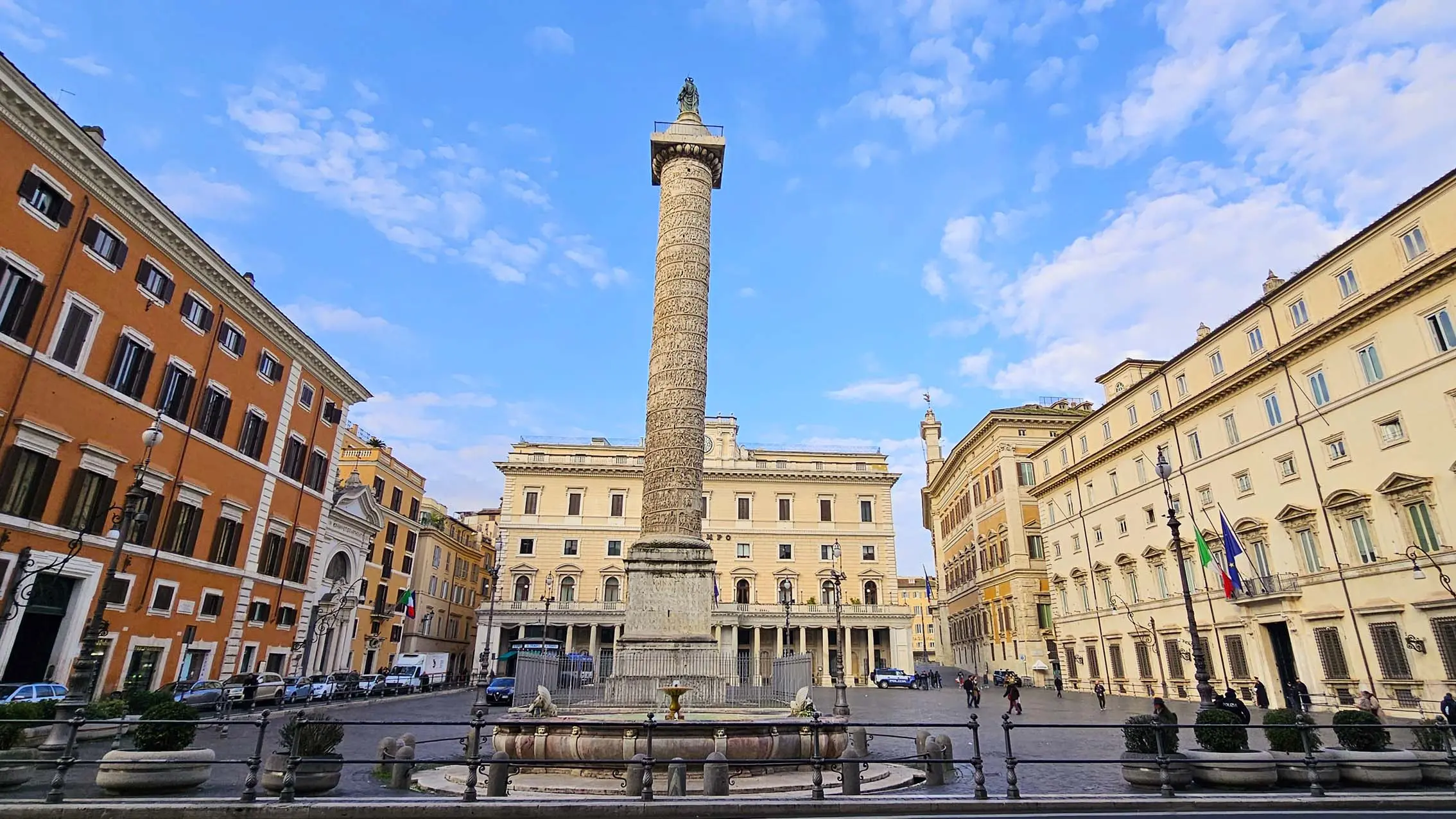 Piazza Colonna à Rome en Italie