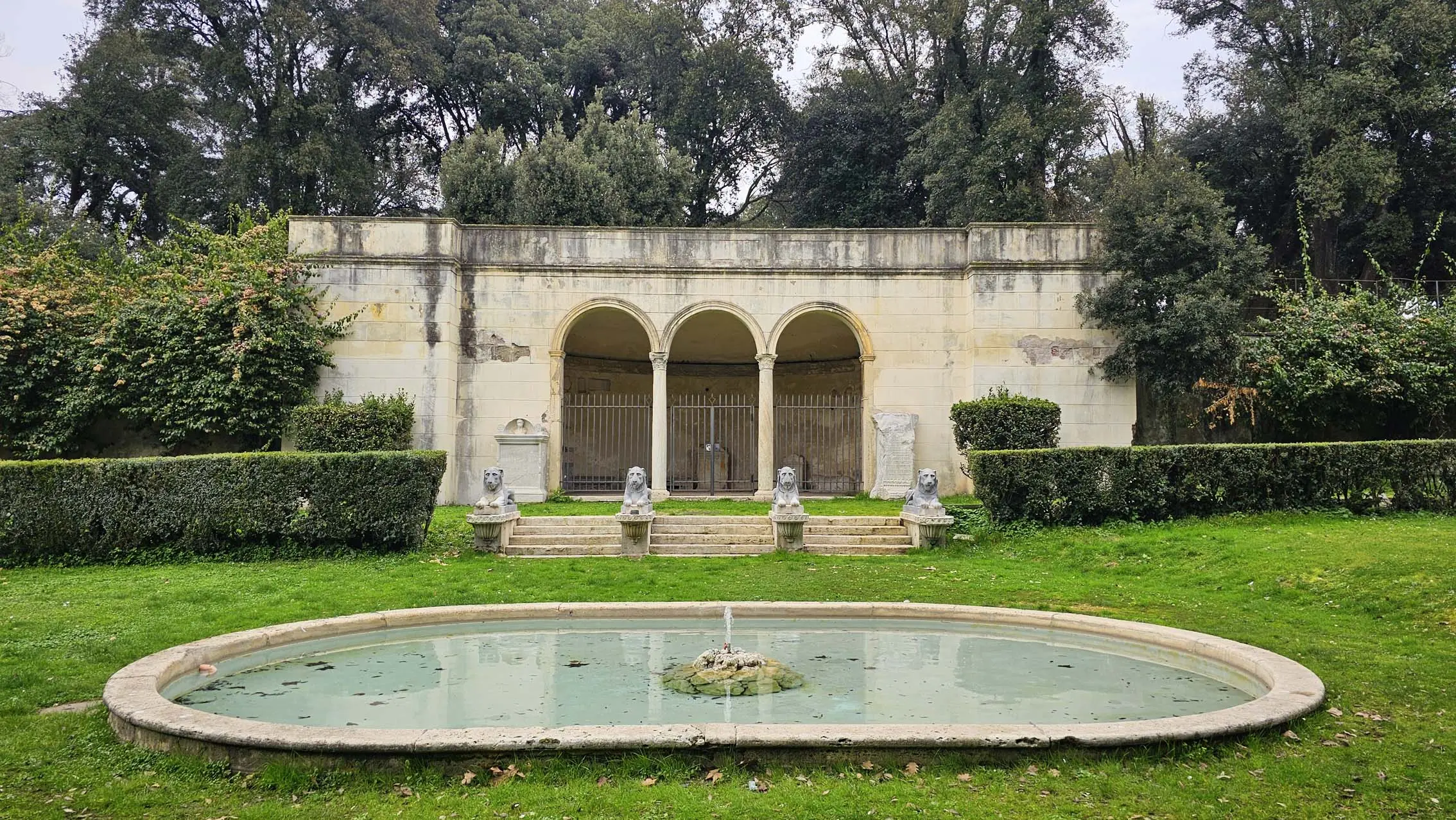 Portico dei Leoni à Rome en Italie