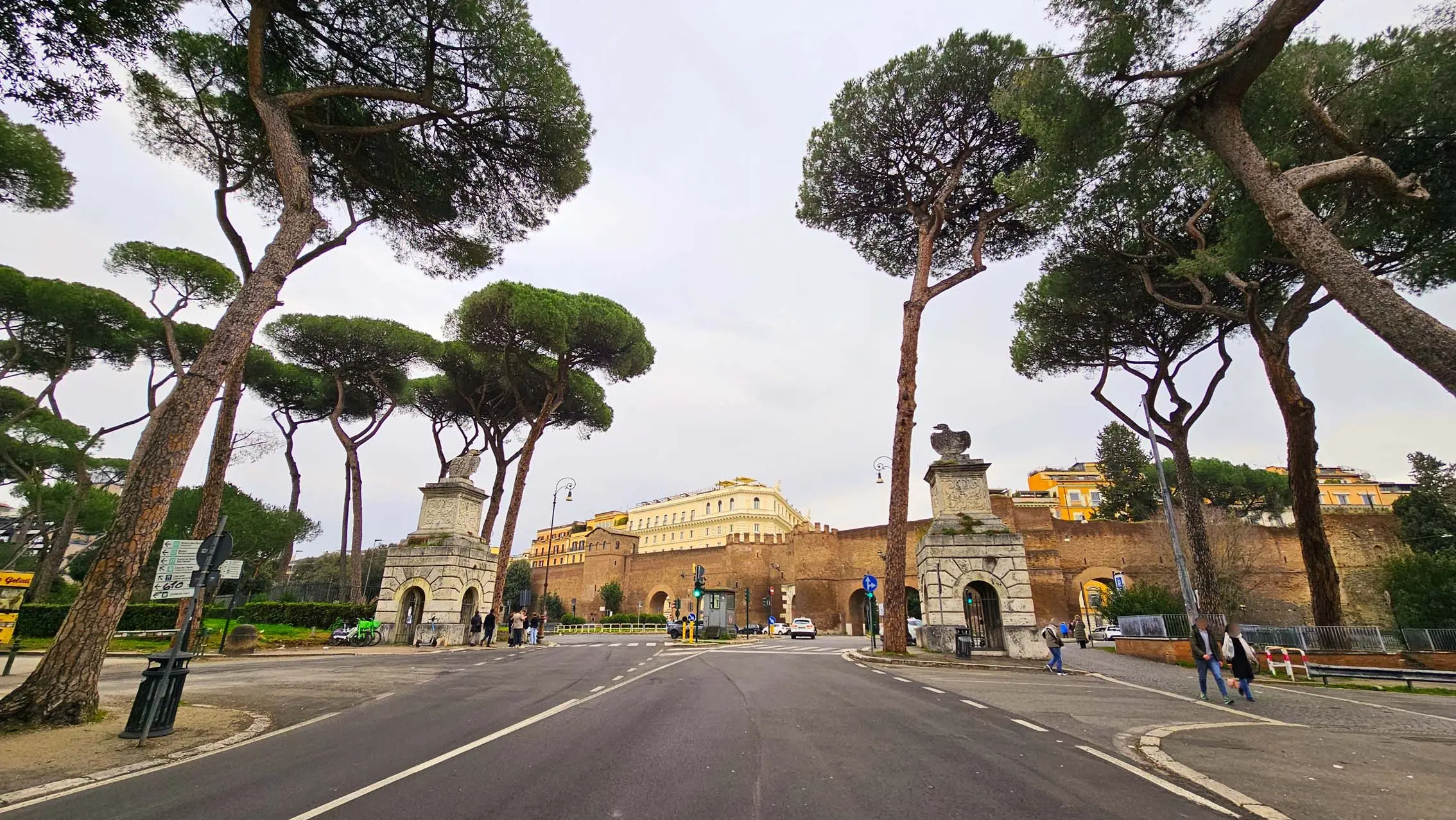 Propilei delle Aquile à Rome en Italie