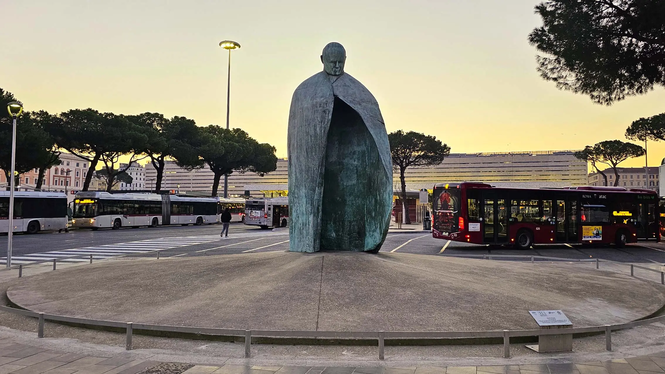 Statua di San Giovanni Paolo II à Rome en Italie