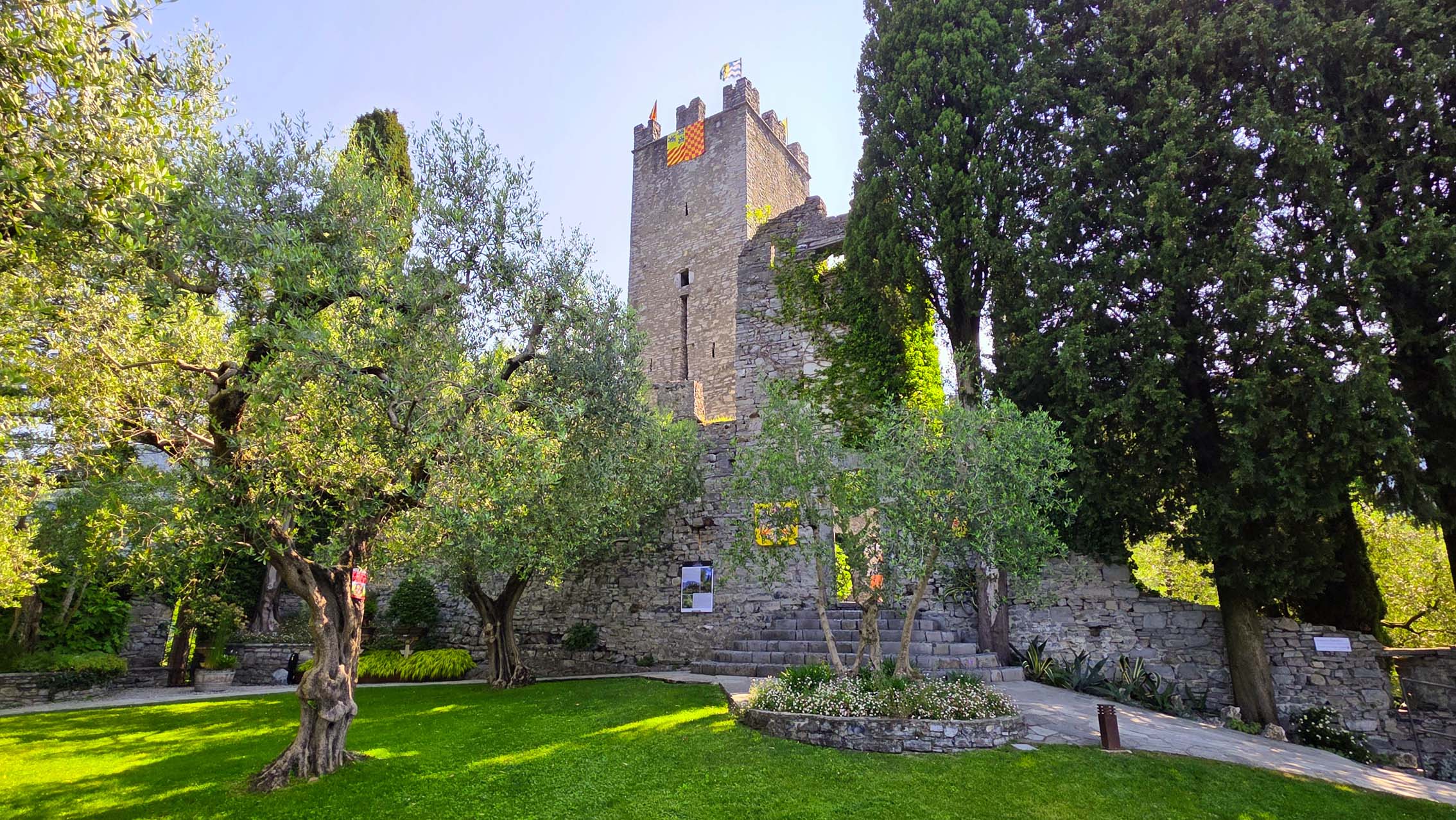 Castello di Vezio situé à Varenna au lac de Côme en Italie