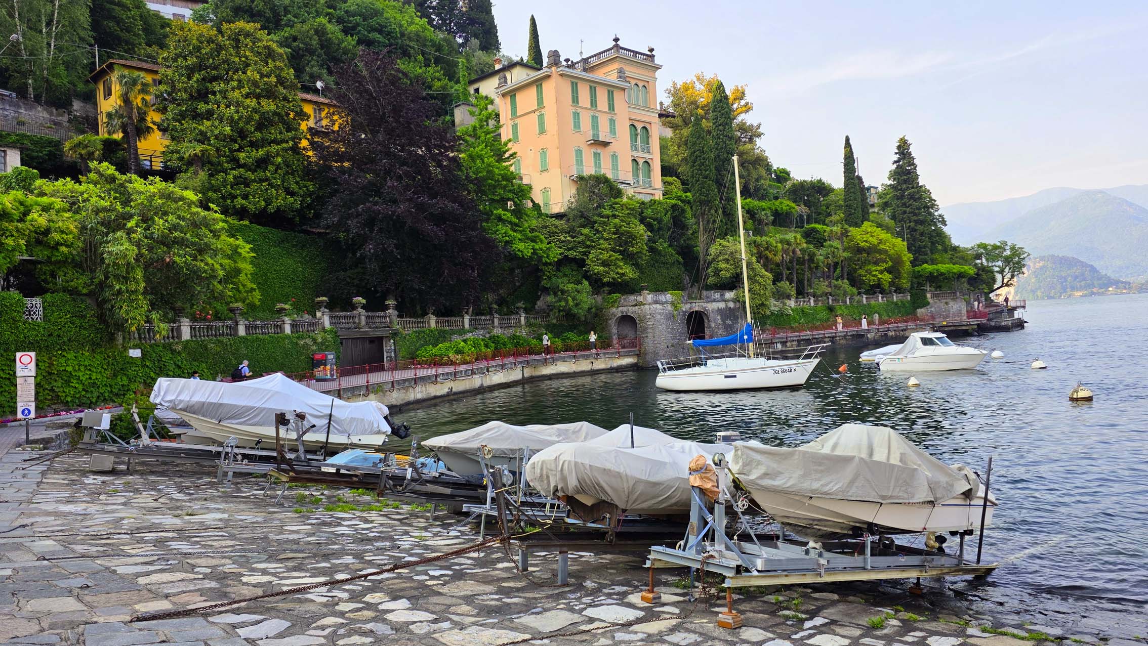 Lungolago di Varenna situé à Varenna au lac de Côme en Italie