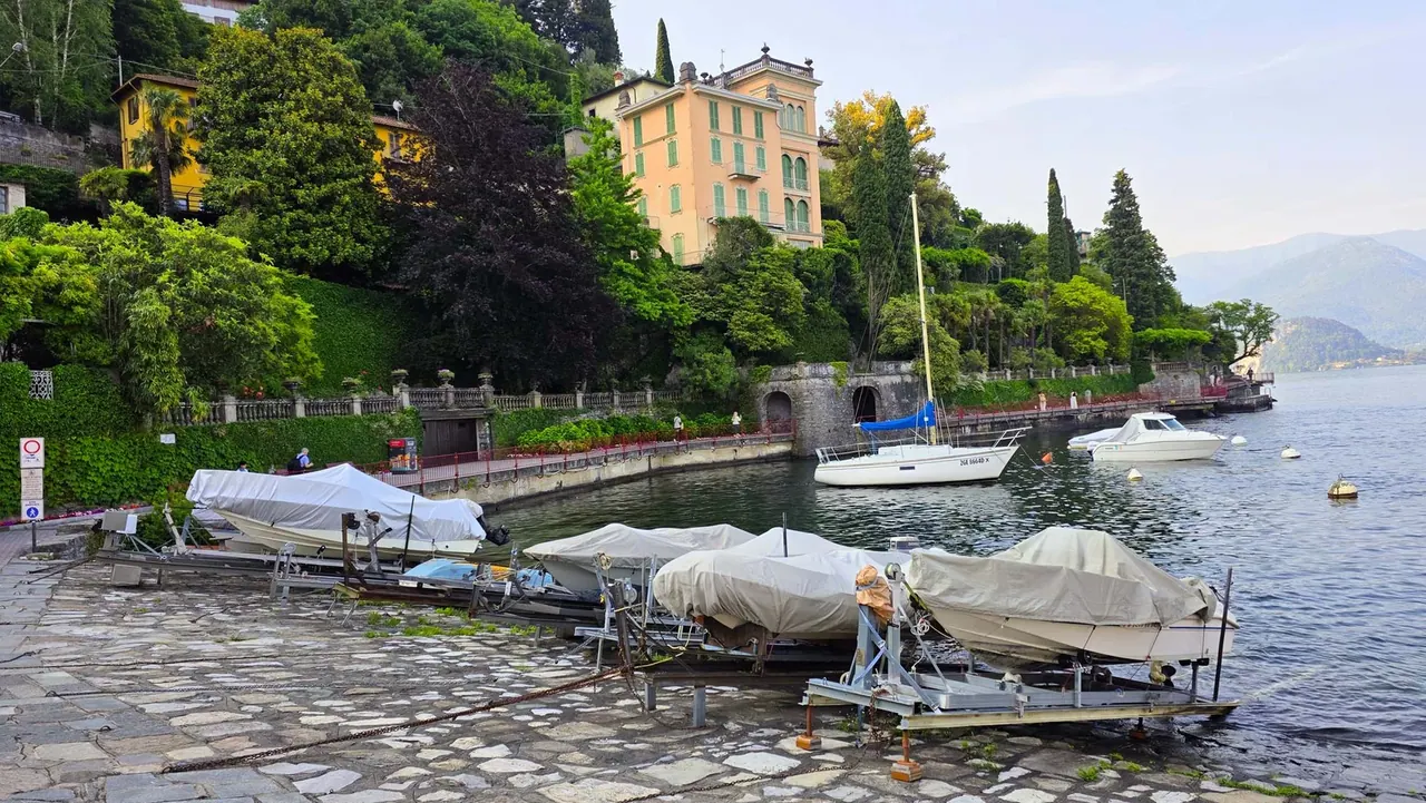 Promenade du bord du lac de Varenna — Varenna