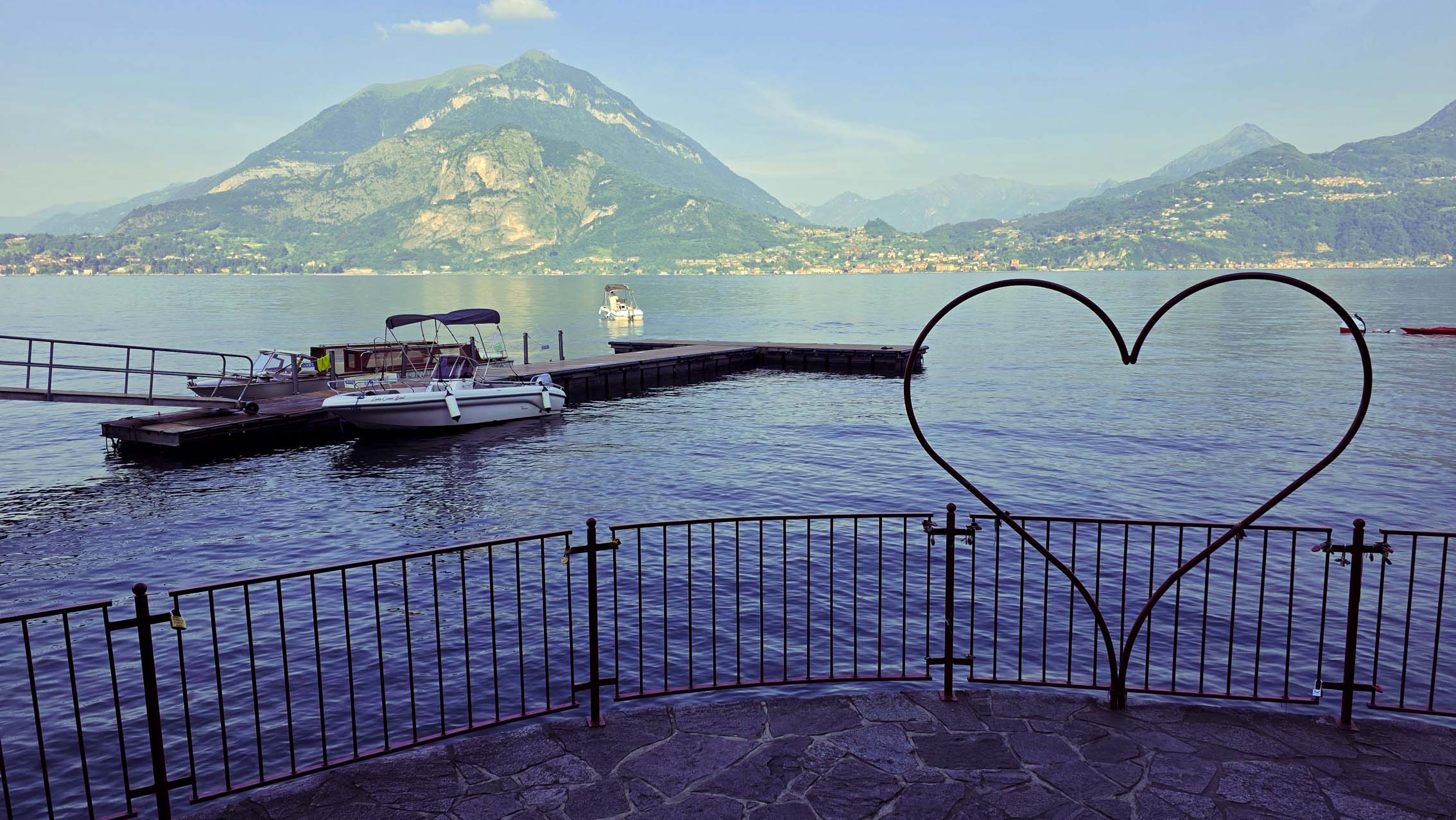 Passeggiata degli Innamorati situé à Varenna au lac de Côme en Italie