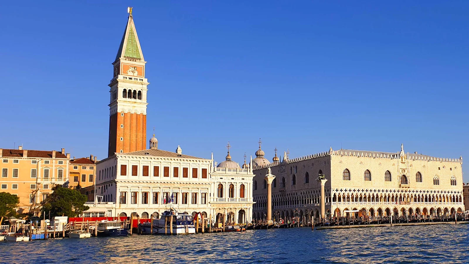 Chiesa dei Santi Apostoli — Venise