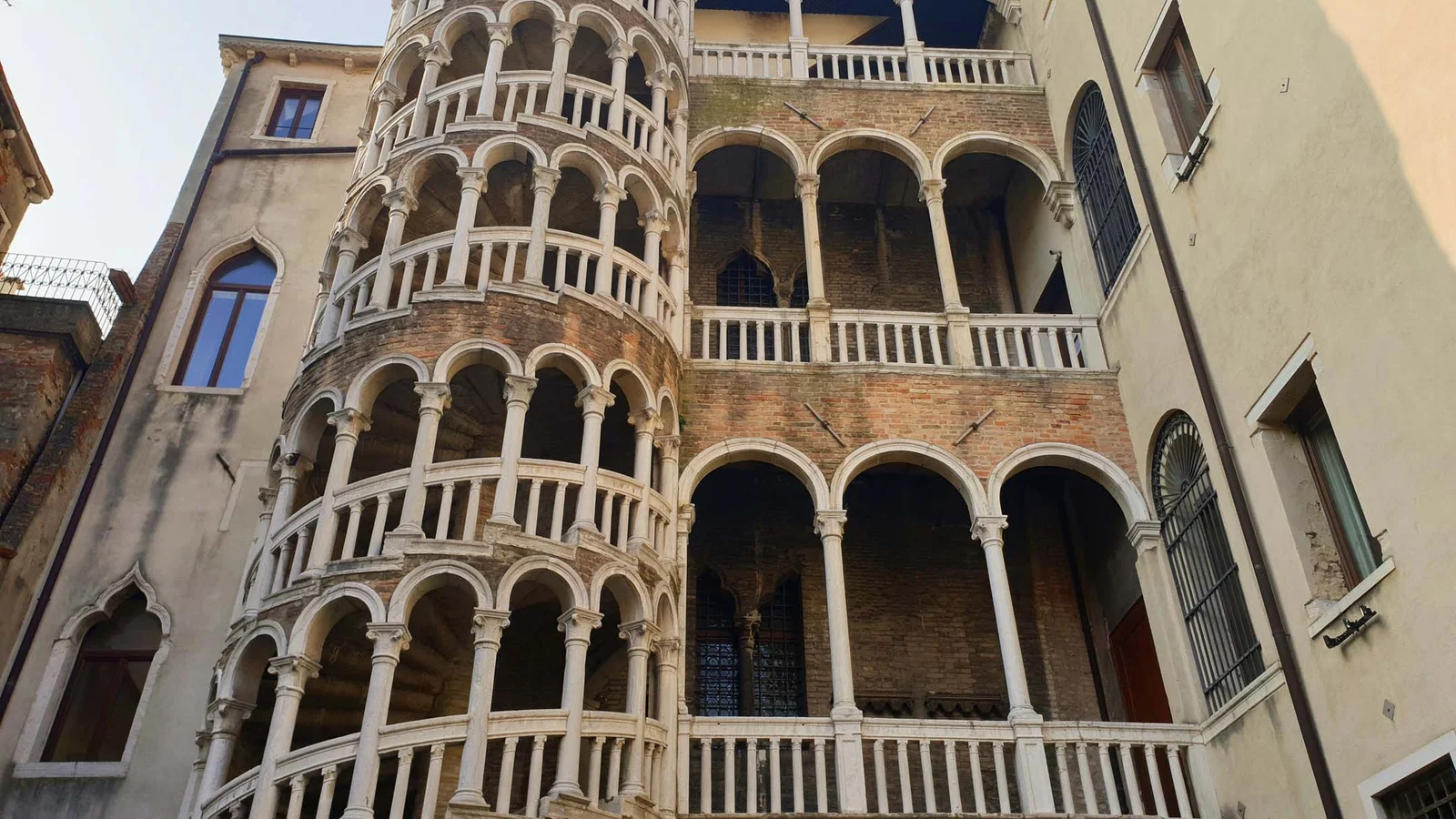 Palazzo Contarini del Bovolo — Venise