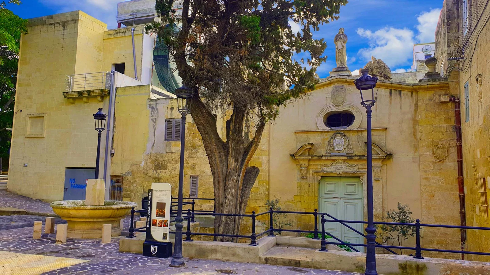 Chapelle Notre-Dame des Douleurs — La Valette