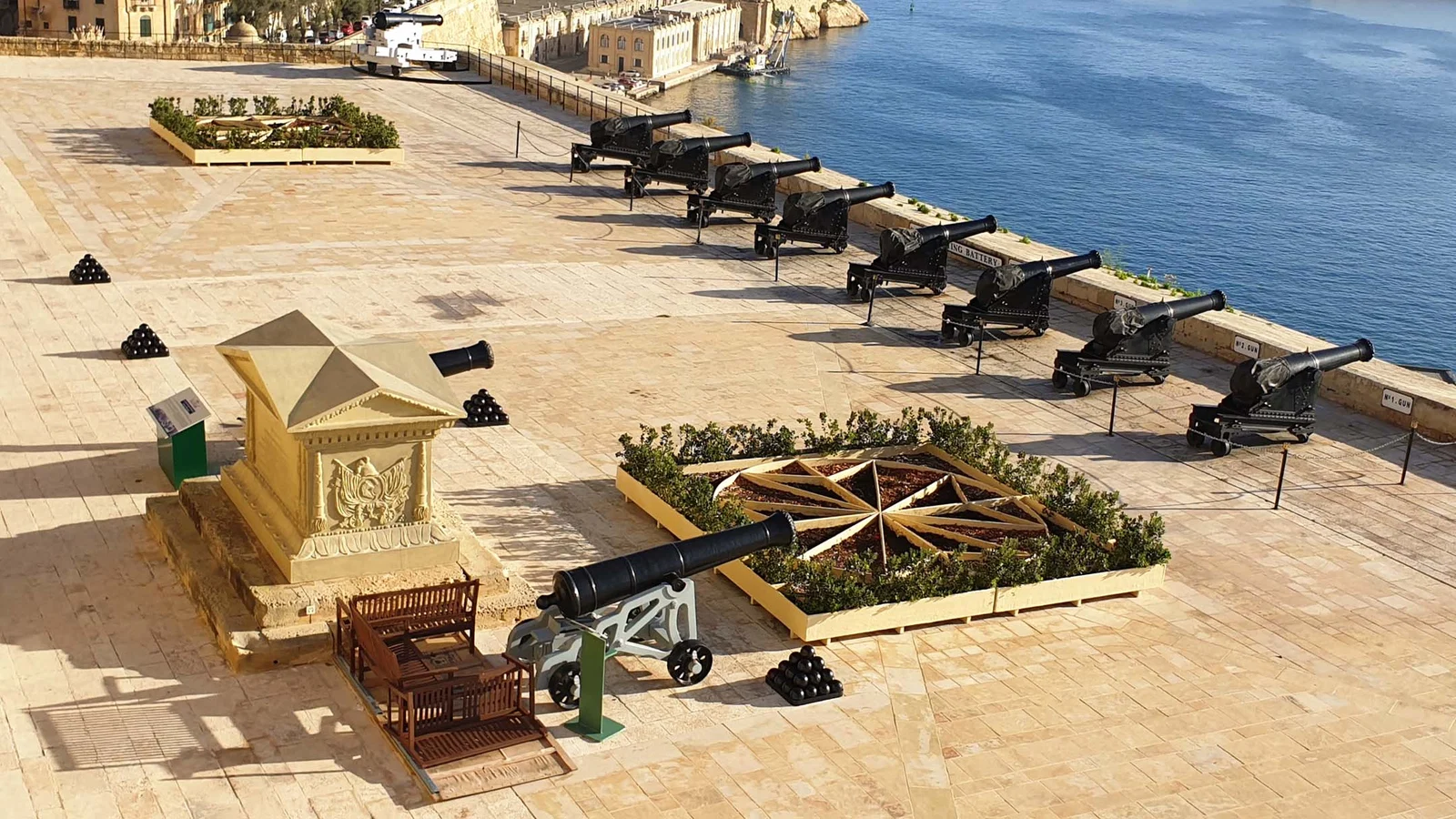 Saluting Battery — La Valette