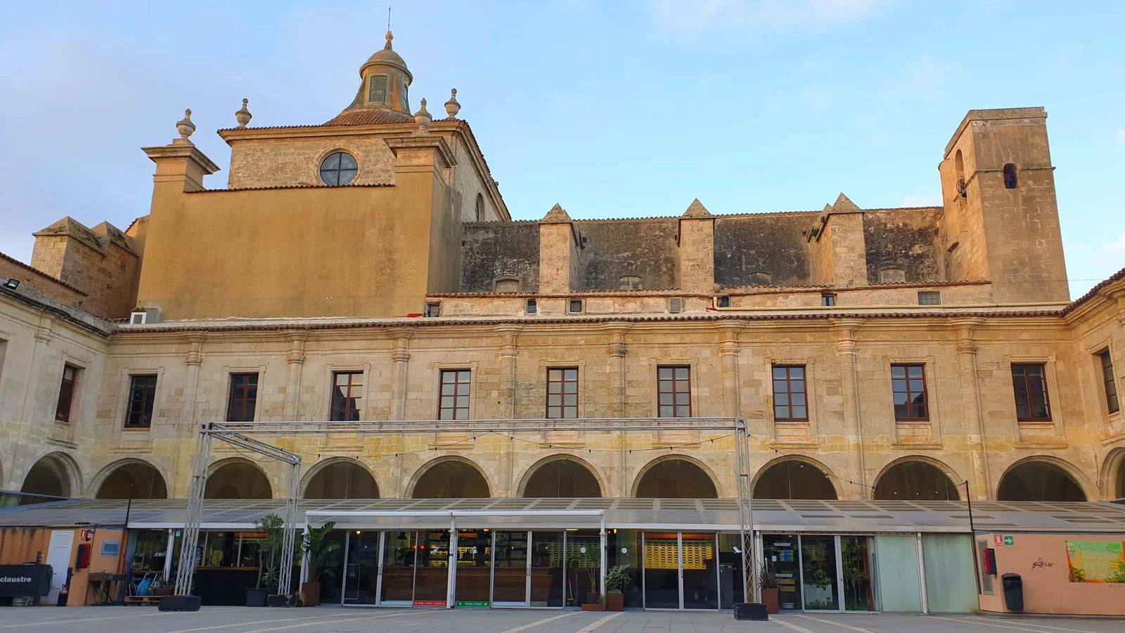 Cloître du Carme — Port Mahon