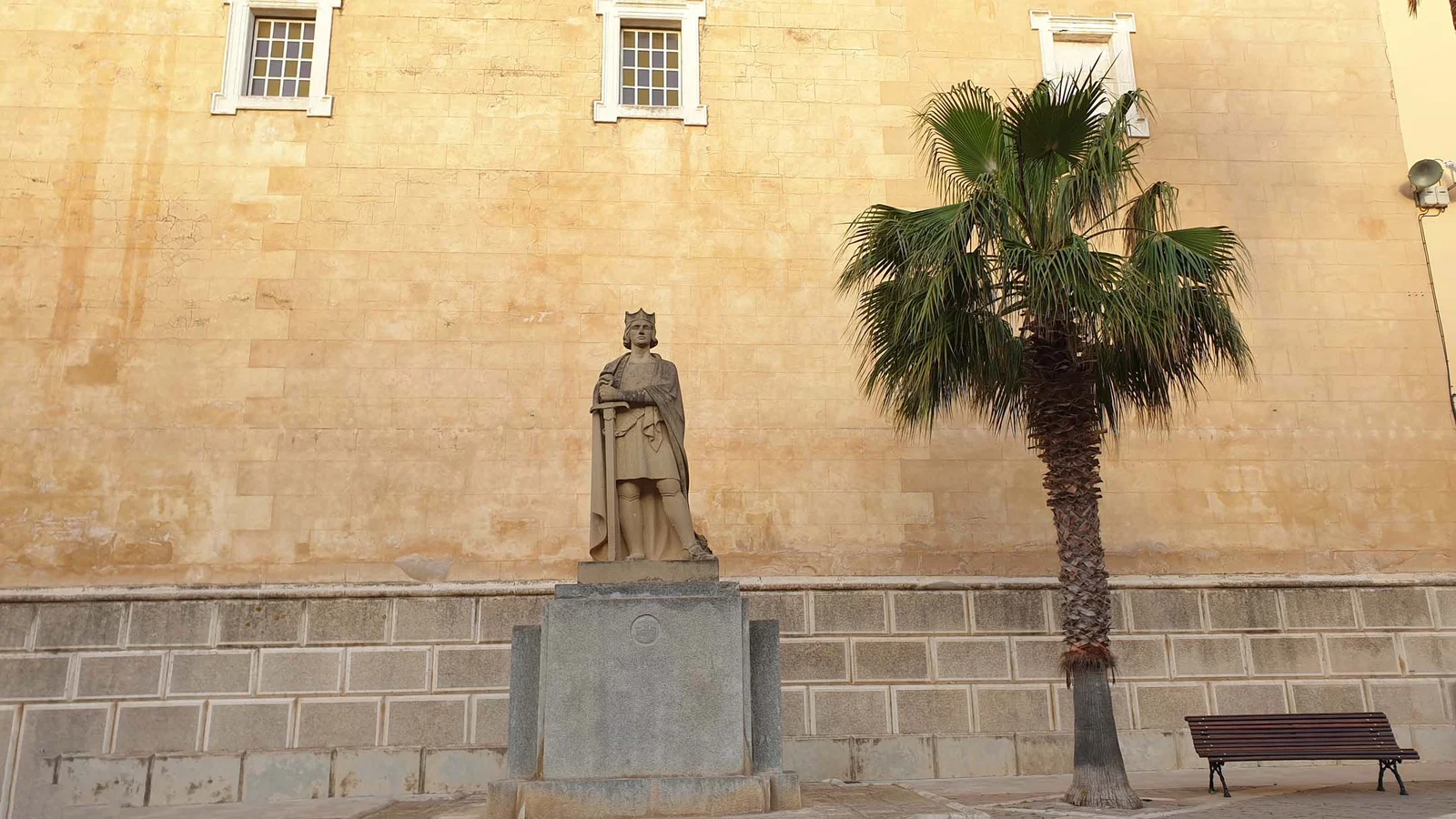 Sculpture d’Alphonse III — Port Mahon