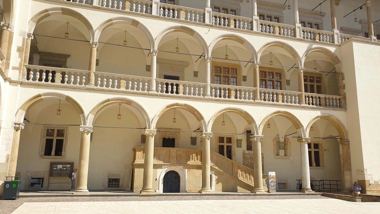 Cour des Arcades du Wawel — Cracovie